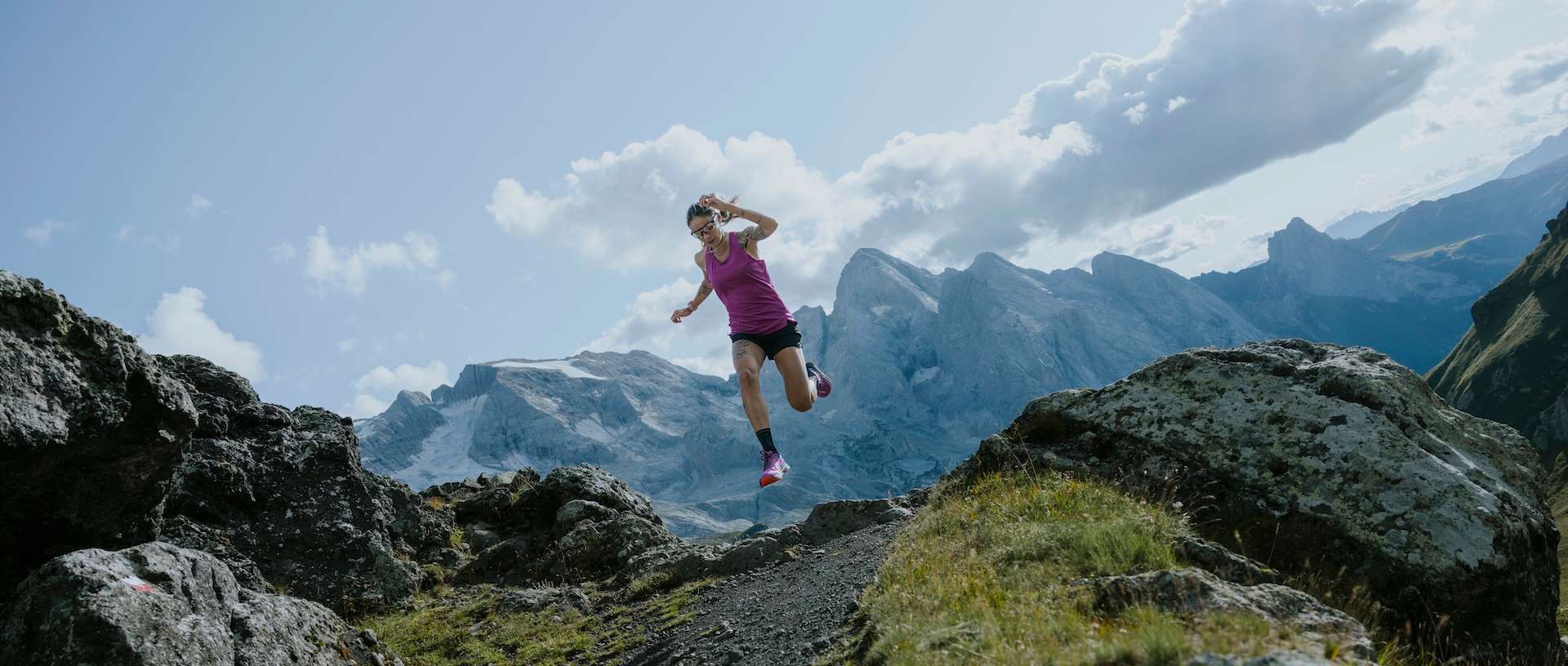 Las zapatillas de running Altra Lone Peak 9+ ganan el premio de Runner's World 2025 | Altra Running | Official Website